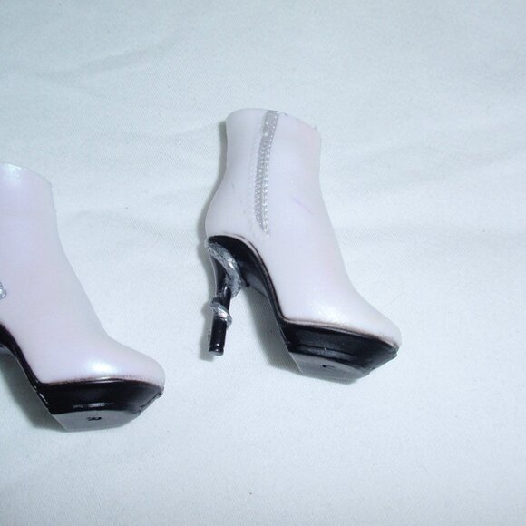 Rainbow Shadow High Heather Grayson Fashion Doll - Picture 13 of 16